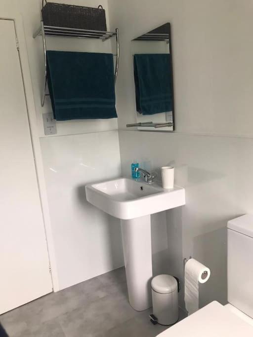 No 4 The Highlands Apartment Стратпефър Екстериор снимка
